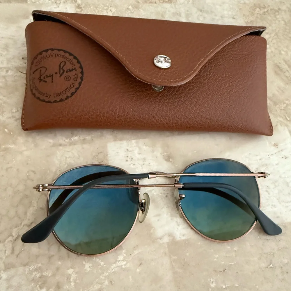Small Ray-Ban Black and Brown Sunglasses - Picture 4 of 8